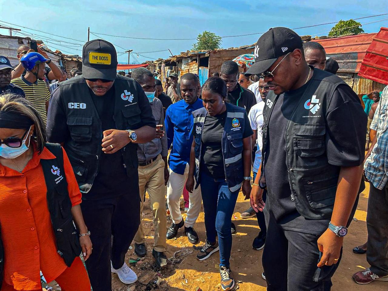 Entrega de donativos no âmbito do combate à cólera, Luanda, Angola